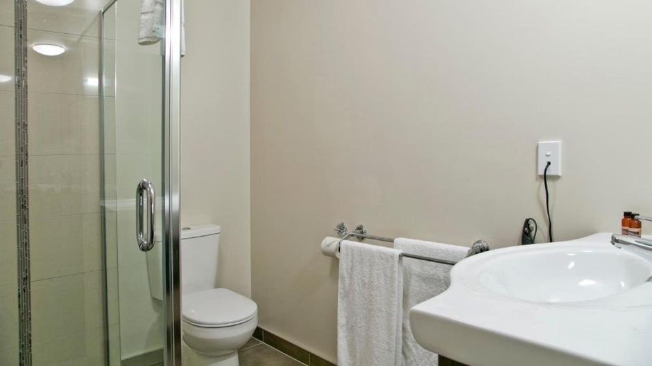 Brooklyn Motor Lodge, Hamilton Room