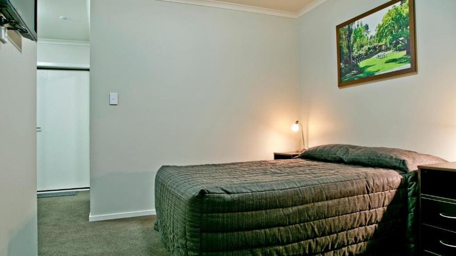 Brooklyn Motor Lodge, Hamilton Room