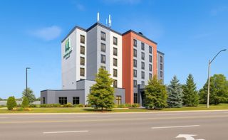 Holiday Inn & Suites Mississauga