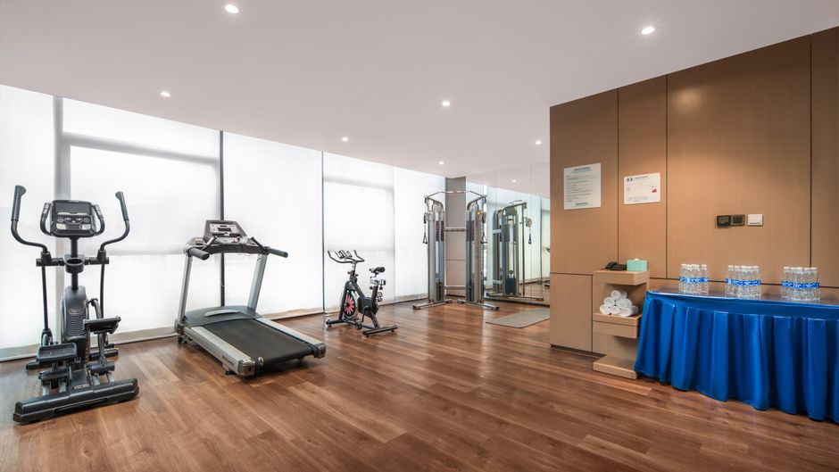 Holiday Inn Express Shenzhen Longhua Health Club