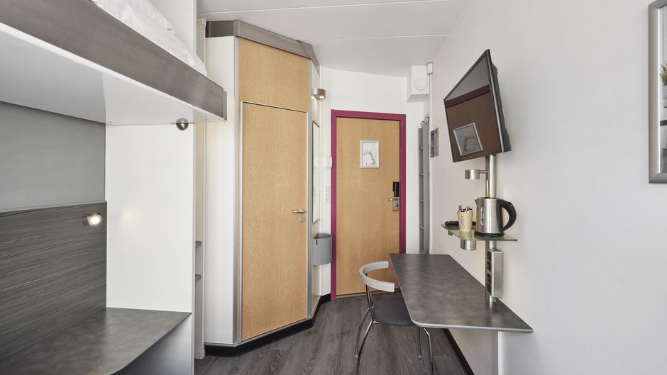 CABINN City Hotel Room