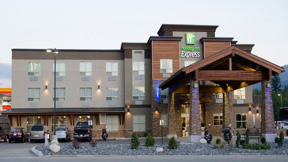Holiday Inn Express Golden Hwy 1 Exterior