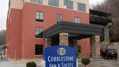 Cobblestone Inn & Suites - Marquette