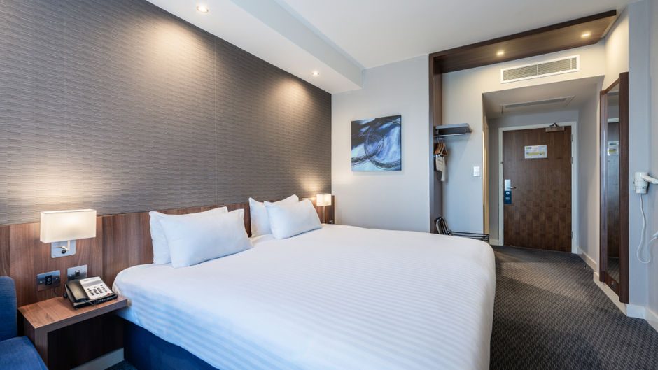 Holiday Inn Express Aberdeen Airport Room