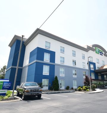 Holiday Inn Express Suites Caryville