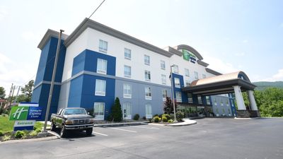 Holiday Inn Express Suites Caryville