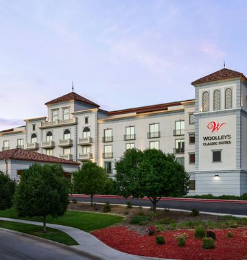 Woolley's Classic Suites Denver Airport