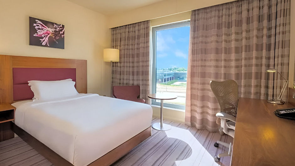 London Luton Vale Hotel Room