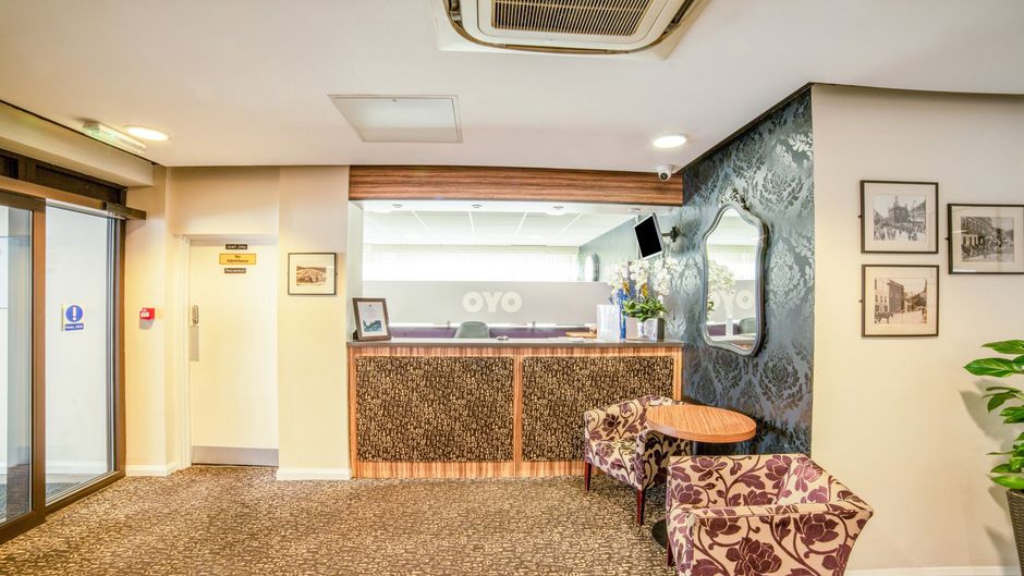 OYO Flagship The Bridge House Lobby