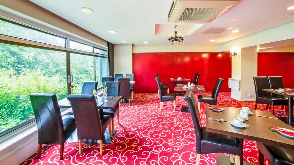 OYO Flagship The Bridge House Restaurant