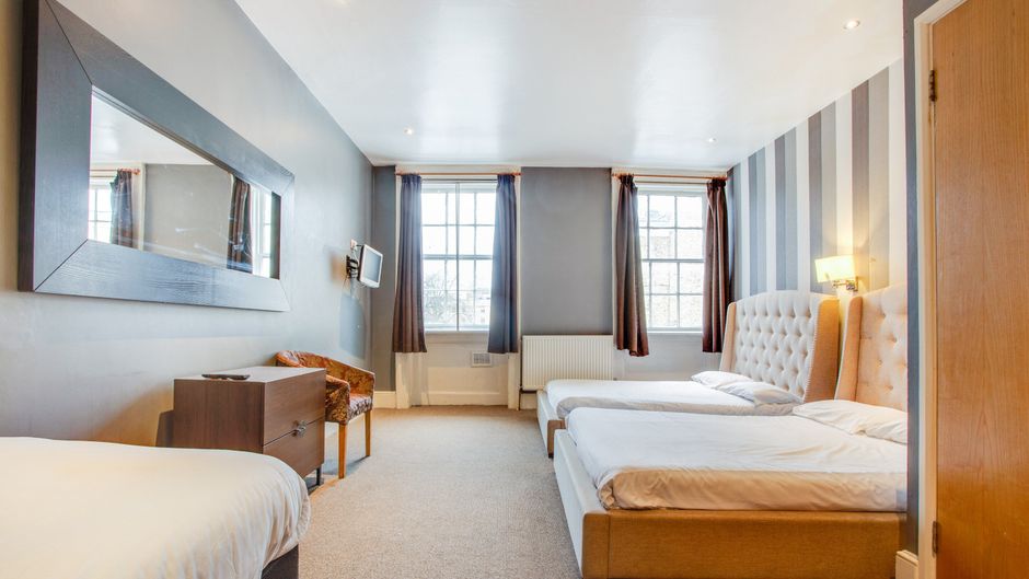 OYO Somerset Hotel Room