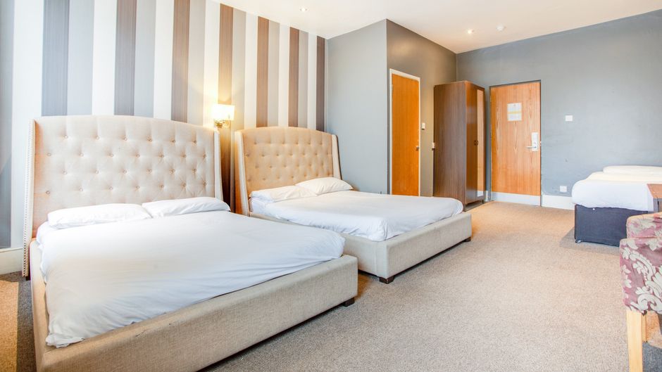 OYO Somerset Hotel Room