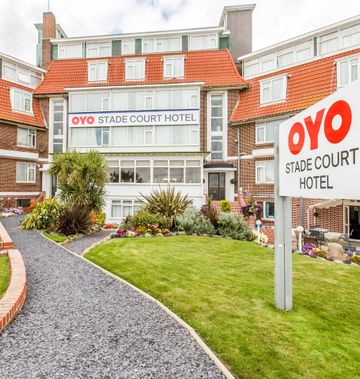 OYO Stade Court Hotel