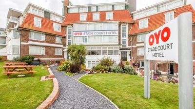 OYO Stade Court Hotel