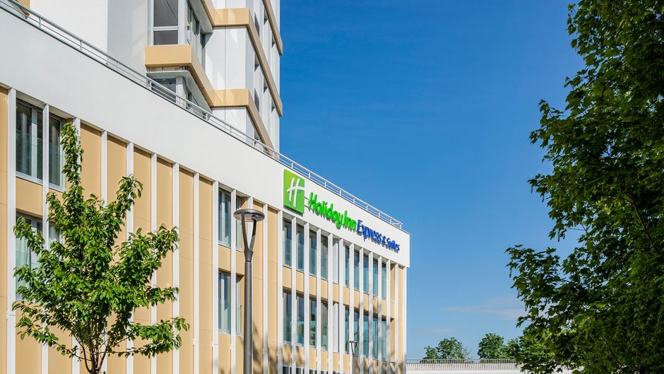 Holiday Inn Express & Suites Reims Exterior