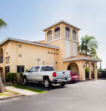 OYO Waterfront Hotel- Cape Coral/Fort My
