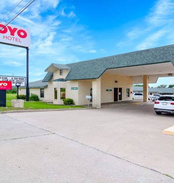 OYO Hotel Three Rivers TX Hwy 72