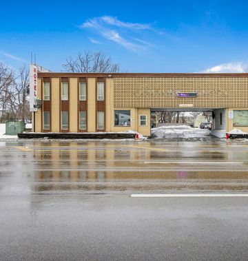 OYO Hotel Peoria IL I-74