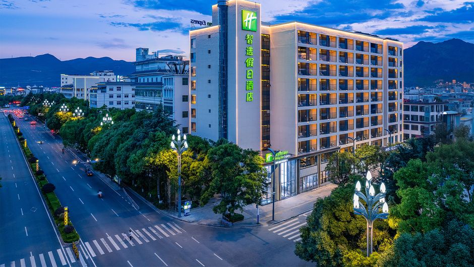 Holiday Inn Express Lijiang Ancient Town Exterior