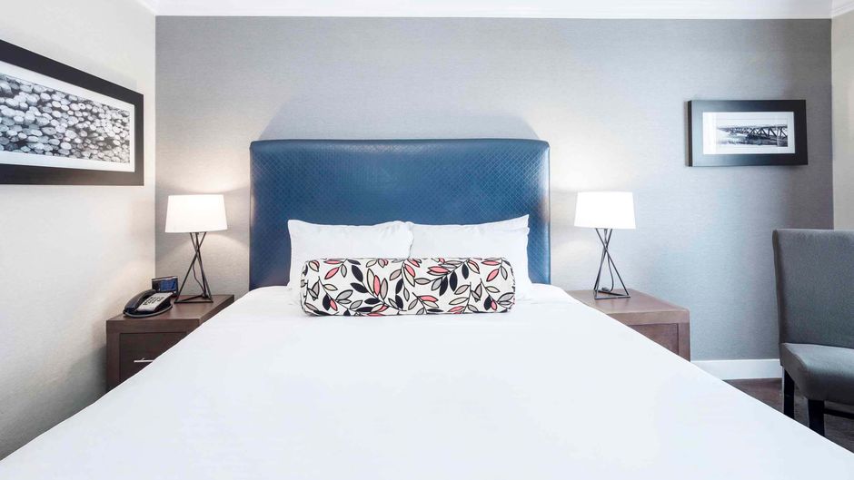 Sandman Signature Hotel & Suites Room