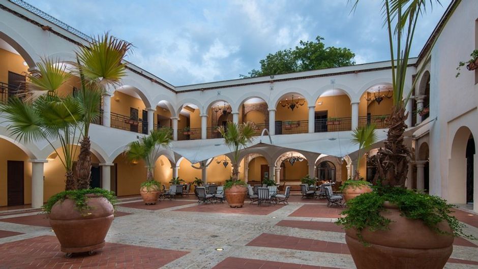 Hodelpa Nicolas de Ovando Exterior