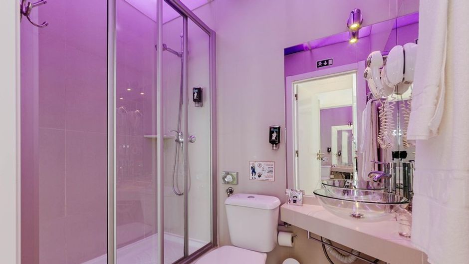 Lisbon Art Stay Room