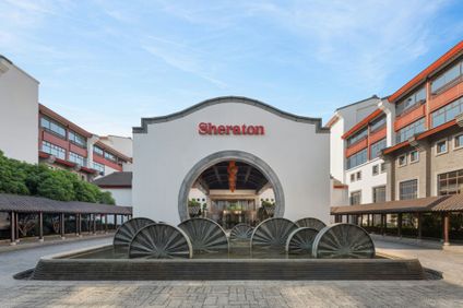 Sheraton Grand Wetland Park Resort