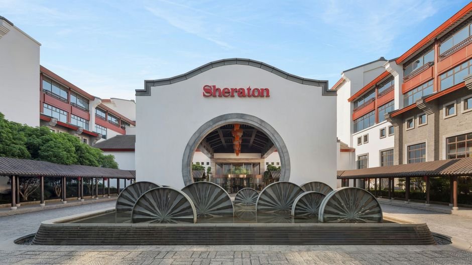 Sheraton Grand Wetland Park Resort Exterior