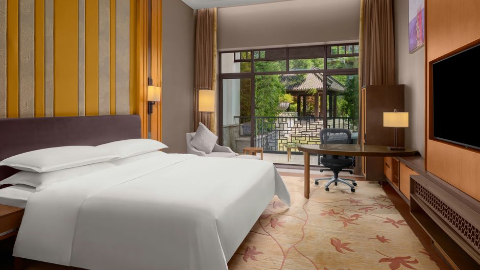 Sheraton Grand Wetland Park Resort Room