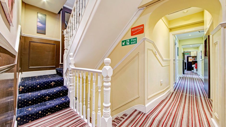 Bostons Manor Hotel Lobby