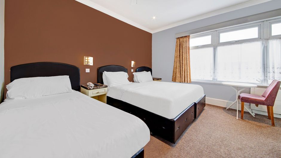 Bostons Manor Hotel Room