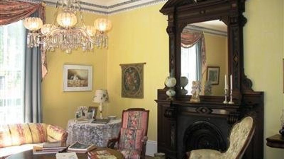 Hillsdale House Inn Lobby