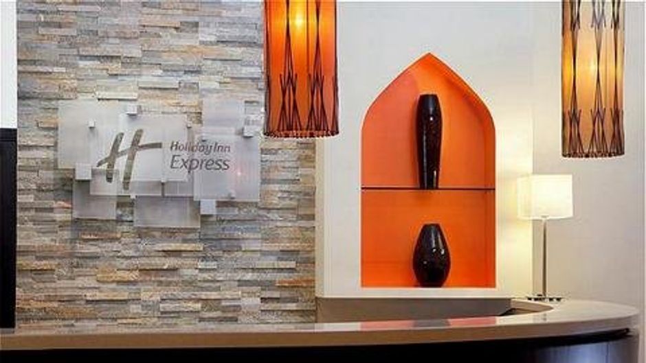 Holiday Inn Express Dubai, Safa Park Lobby