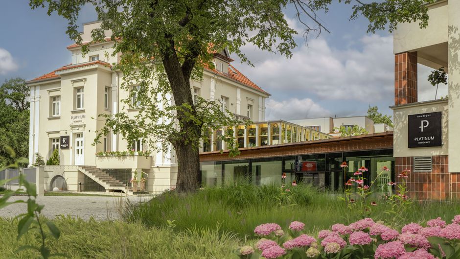 Platinum Palace Residence Exterior