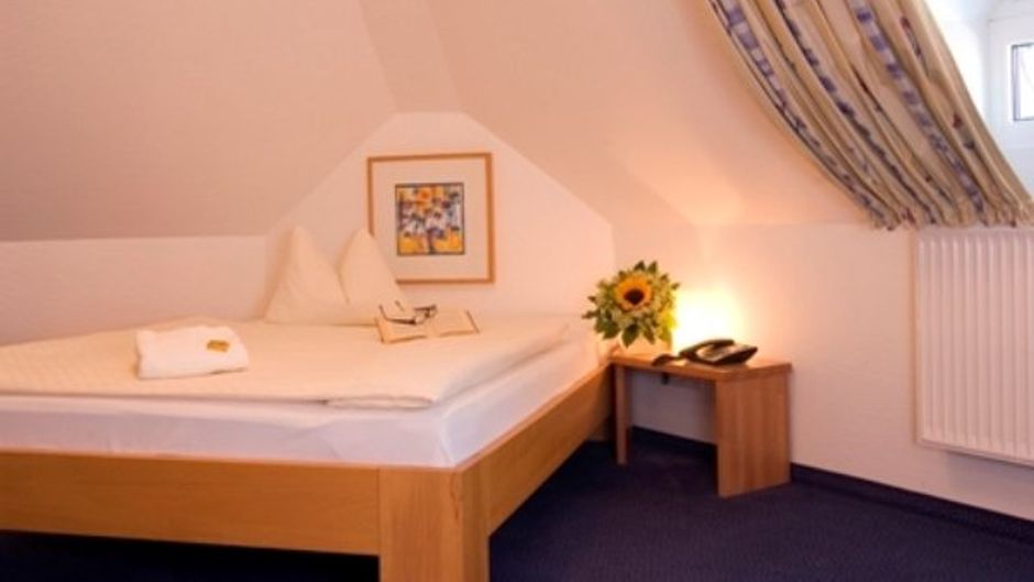 Nibelungen Hof Hotel Room