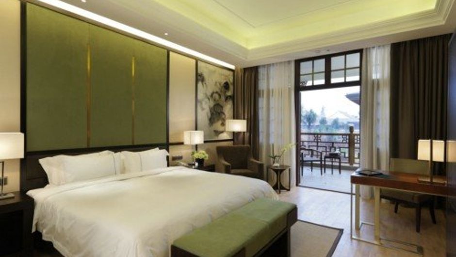 Eadry Royal Garden Hotel Room