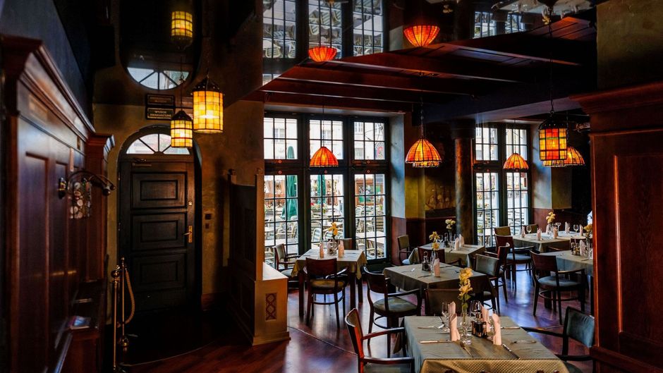 Holland House Residence Restaurant
