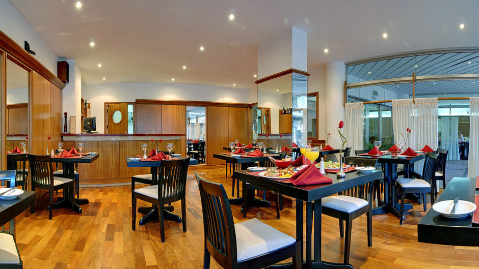 Balmoral Plaza Hotel Restaurant