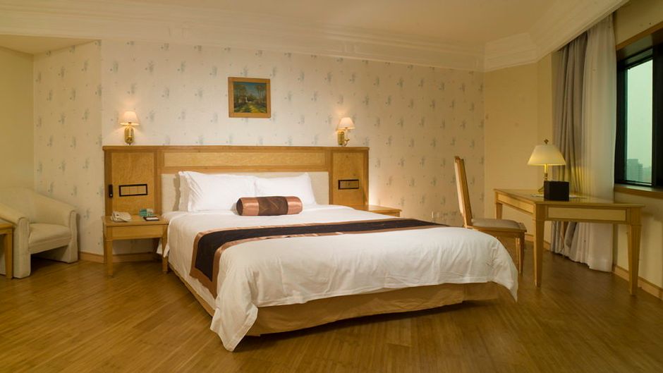 Silver Land Hotel Dongguan Room