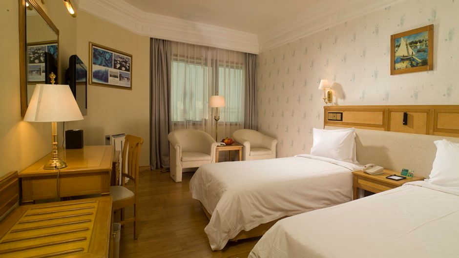 Silver Land Hotel Dongguan Room
