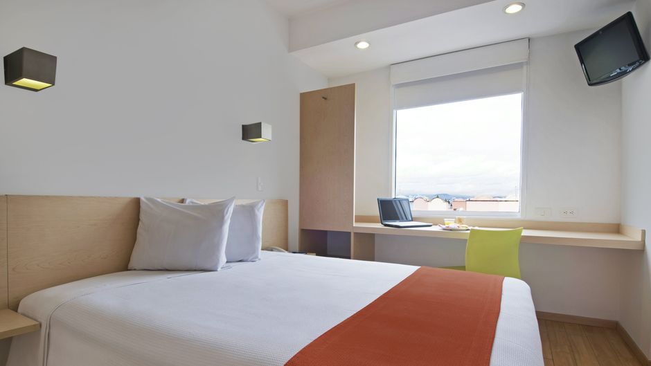 One Toluca Aeropuerto Room