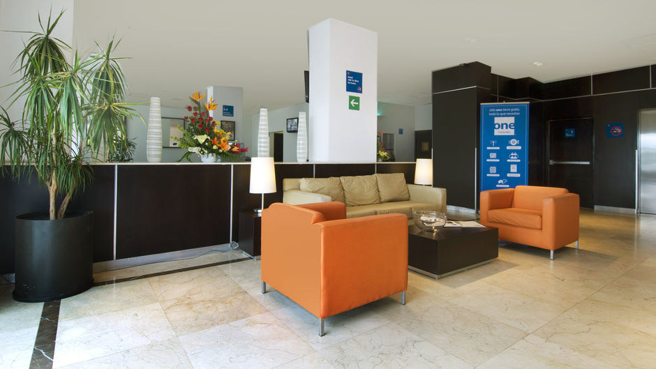 One Toluca Aeropuerto Lobby
