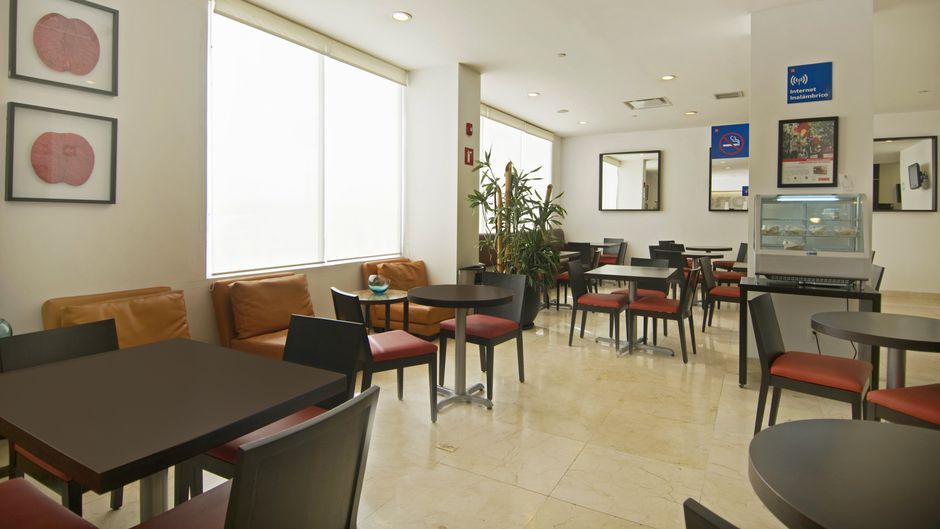 One Toluca Aeropuerto Restaurant