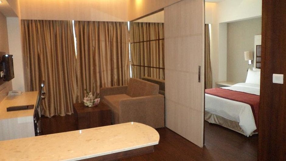 Mahagun Sarovar Portico Suite