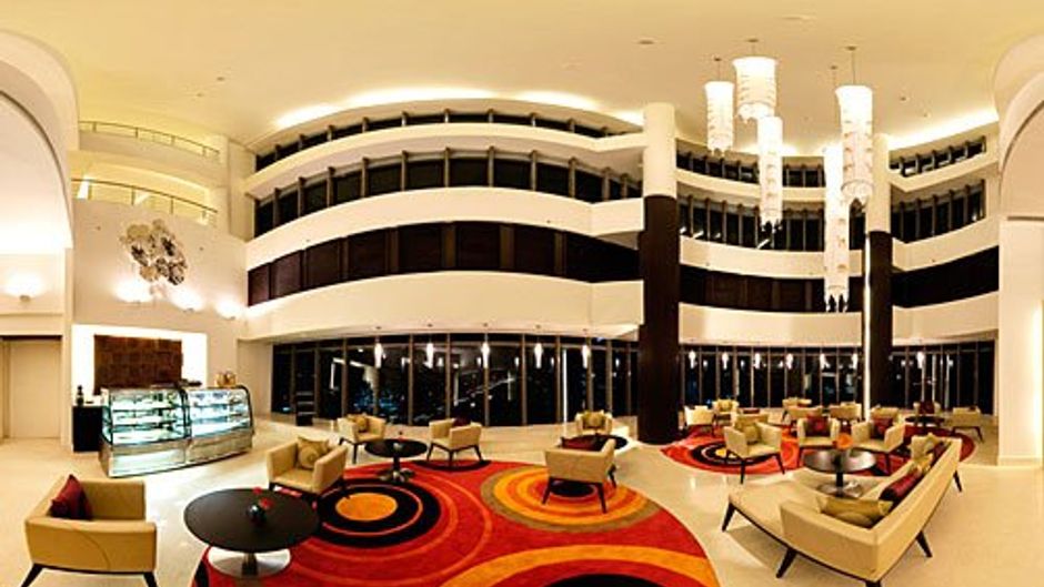 5 by Oyo Metropolitan Lobby