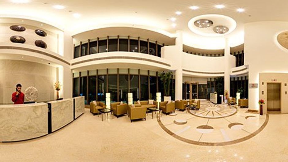 5 by Oyo Metropolitan Lobby
