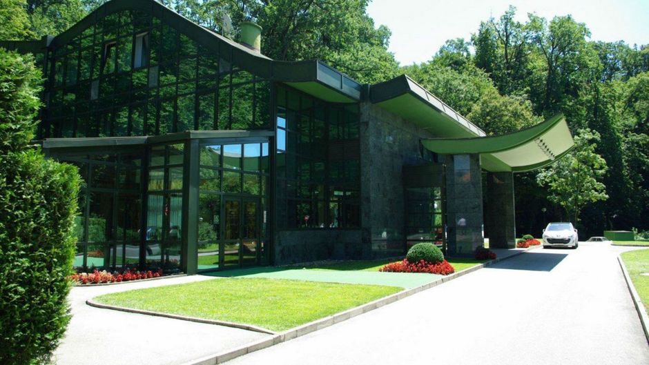 Hotel As Exterior