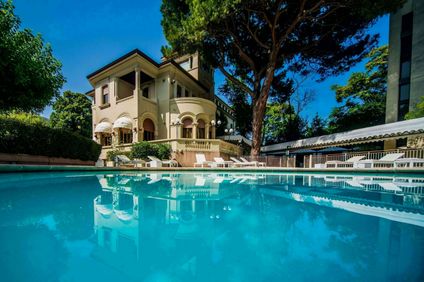 De la Ville Hotel
