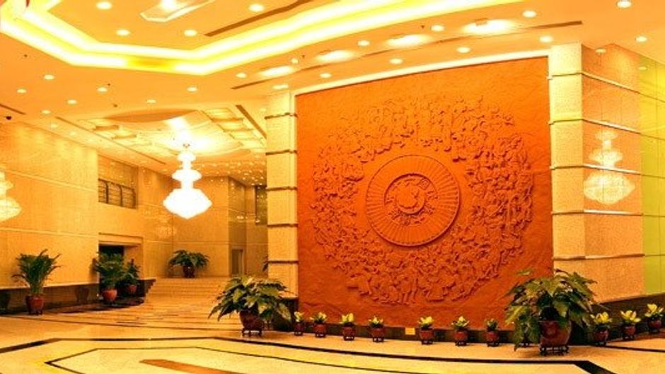 Skyline Plaza Hotel Lobby