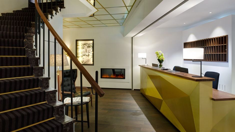 Hotel City Lobby